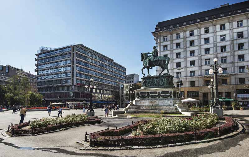 beogradi-republic-square-statujë-serbia-Ballkan-europe-Cel-tours