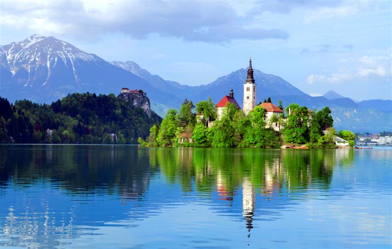 Slowenien-Alpen-See-geblutet-balkan-europe-cel-Touren